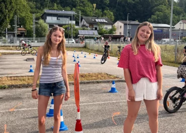 AUVA-Radworkshop: 2b BASOP unterstützt Volksschulkinder